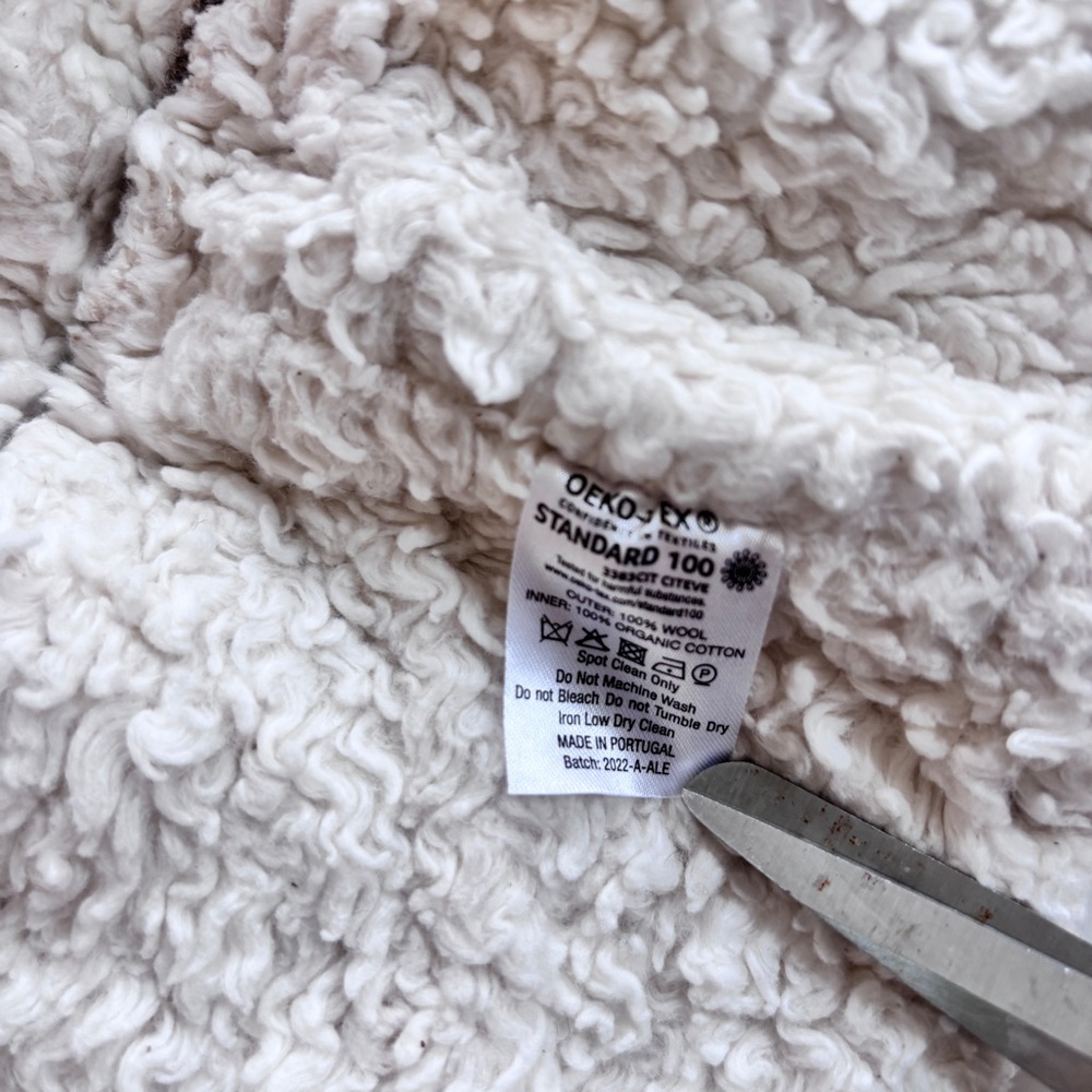 The Simple Folk Kids Undyed Wood Toggle Wool Vest 12-18 Months - Picture 8 of 8